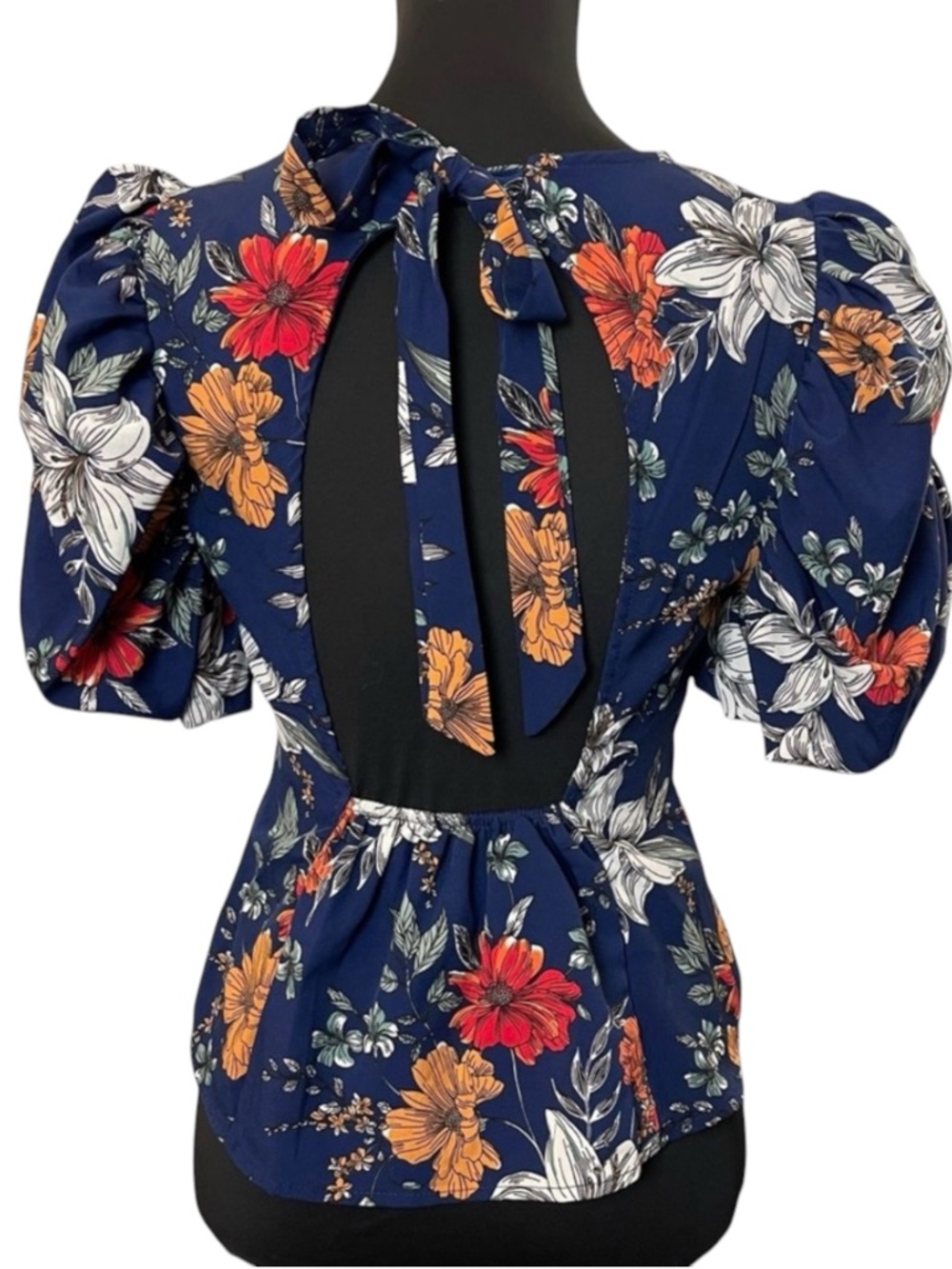 NWT Milk & Honey Navy Floral Short Puff Sleeve Open Tie Back Blouse Top (S)